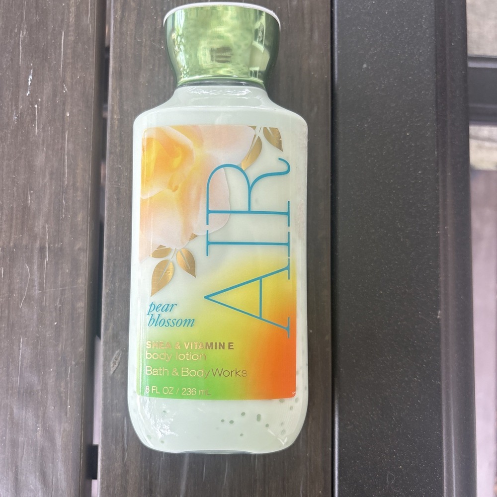 Bath & Body Works Air Pear Blossom Shae Vitamin Body Lotion 8 fl Oz Discontinued